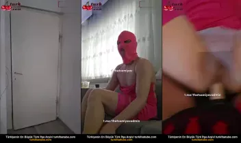 Üvey Kardeş Devin’i Straponla Arkadan Sıkıyor