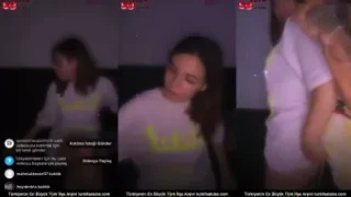 Lali Canlı Yayın Yapıyor Ama Çarpıcı